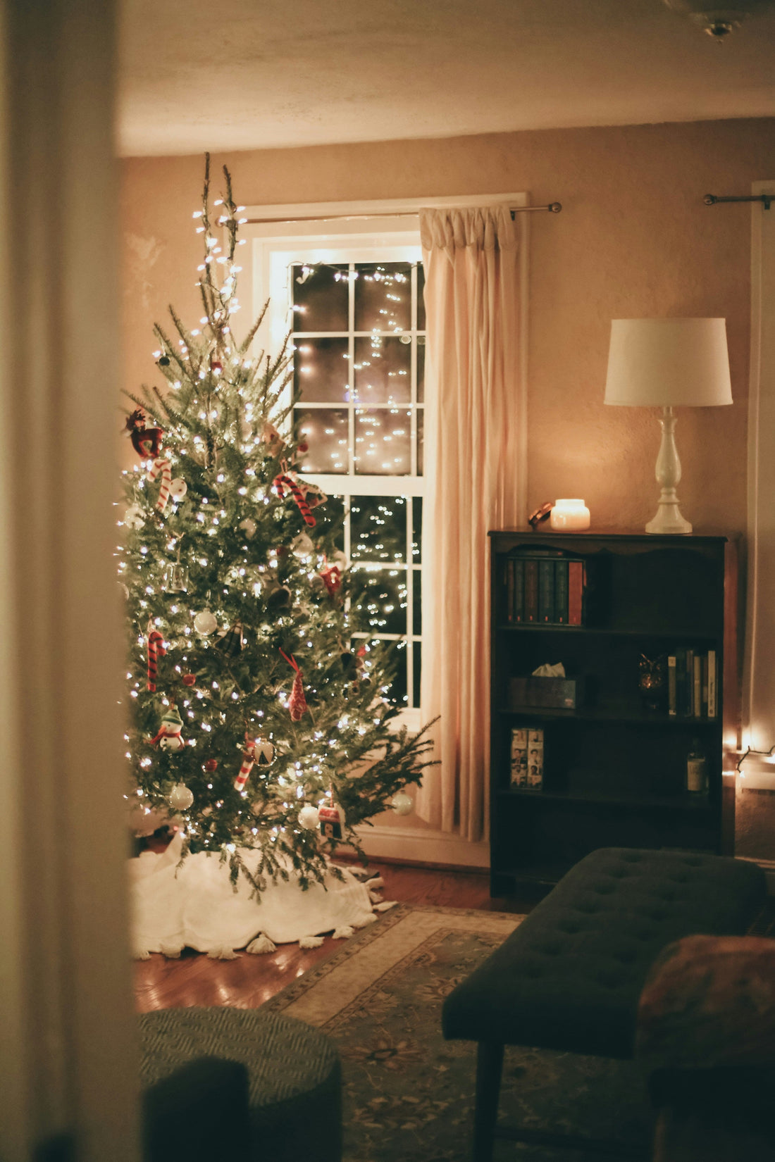 Guirlandes sur le sapin de Noël